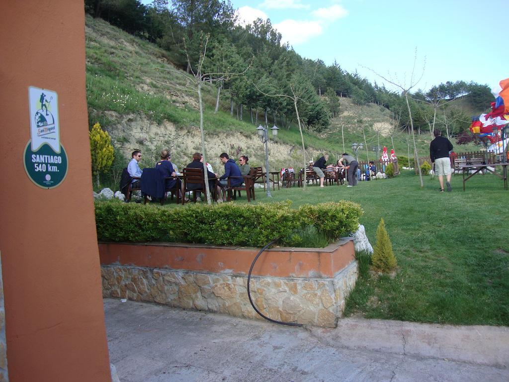 Albergue De Peregrinos A Santiago Belorado Extérieur photo
